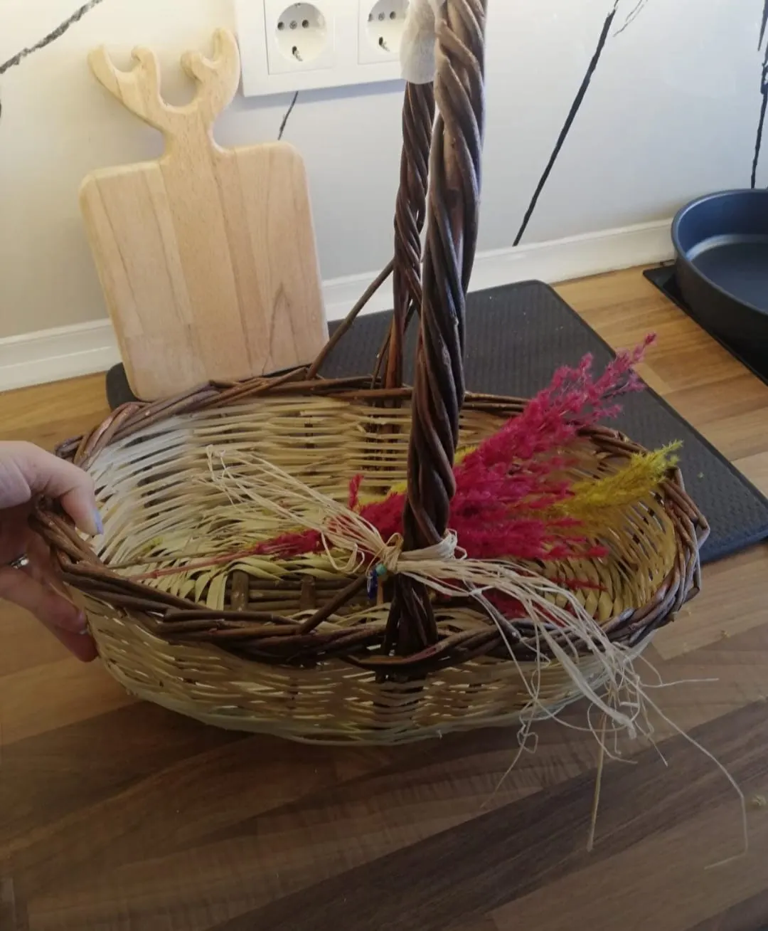 Oval Presentation Basket with Brown Handle, image 2 of 4